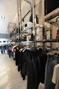 Agencement boutique en acier polimoir